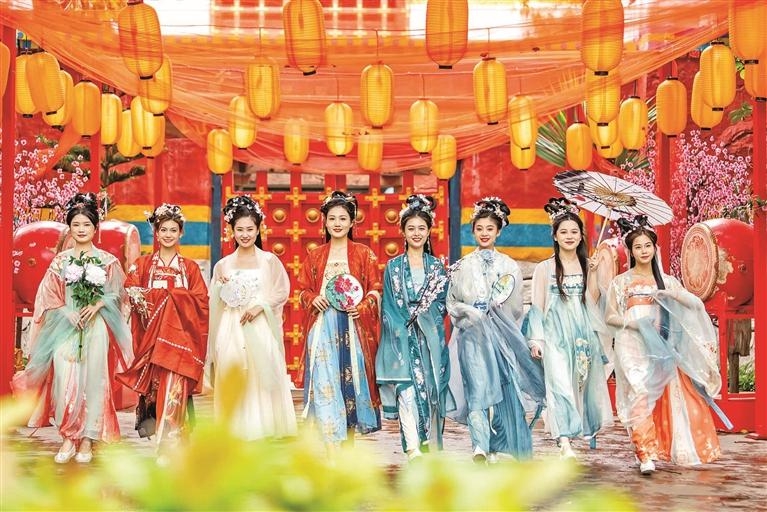 穿汉服免费打卡深圳欢乐谷