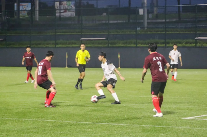 四强诞生! “全民健身日”暨市十一运群众组足球赛精彩纷呈 四强诞生! “全民健身日”暨市十一运群众组足球赛精彩纷呈