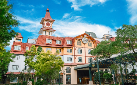 老景区“以旧换新”,东部华侨城黑森林嘉途酒店焕新试业 老景区“以旧换新”,东部华侨城黑森林嘉途酒店焕新试业