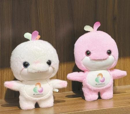 十五运会首批特许商品亮相 深圳设计为吉祥物注入灵气 十五运会首批特许商品亮相 深圳设计为吉祥物注入灵气