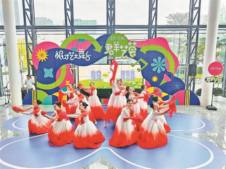 在这个艺术舞台上市民自发当主角 在这个艺术舞台上市民自发当主角