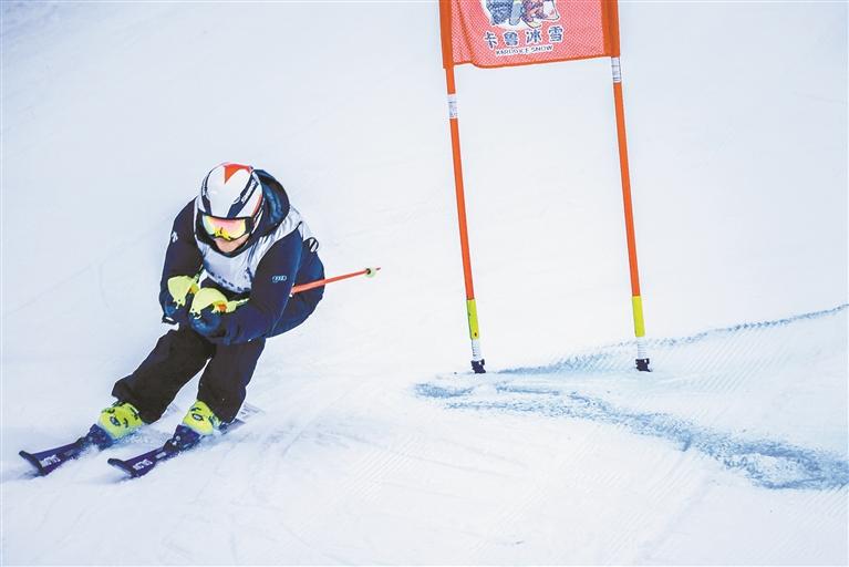 这个夏天再来龙华比拼滑雪