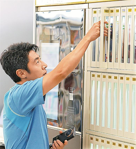 央视节目组走进深圳图书馆北馆为全国观众“种草” 央视节目组走进深圳图书馆北馆为全国观众“种草”