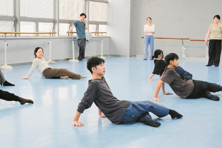 全民艺术普及大师课 揭开现代舞的“面纱” 全民艺术普及大师课 揭开现代舞的“面纱”